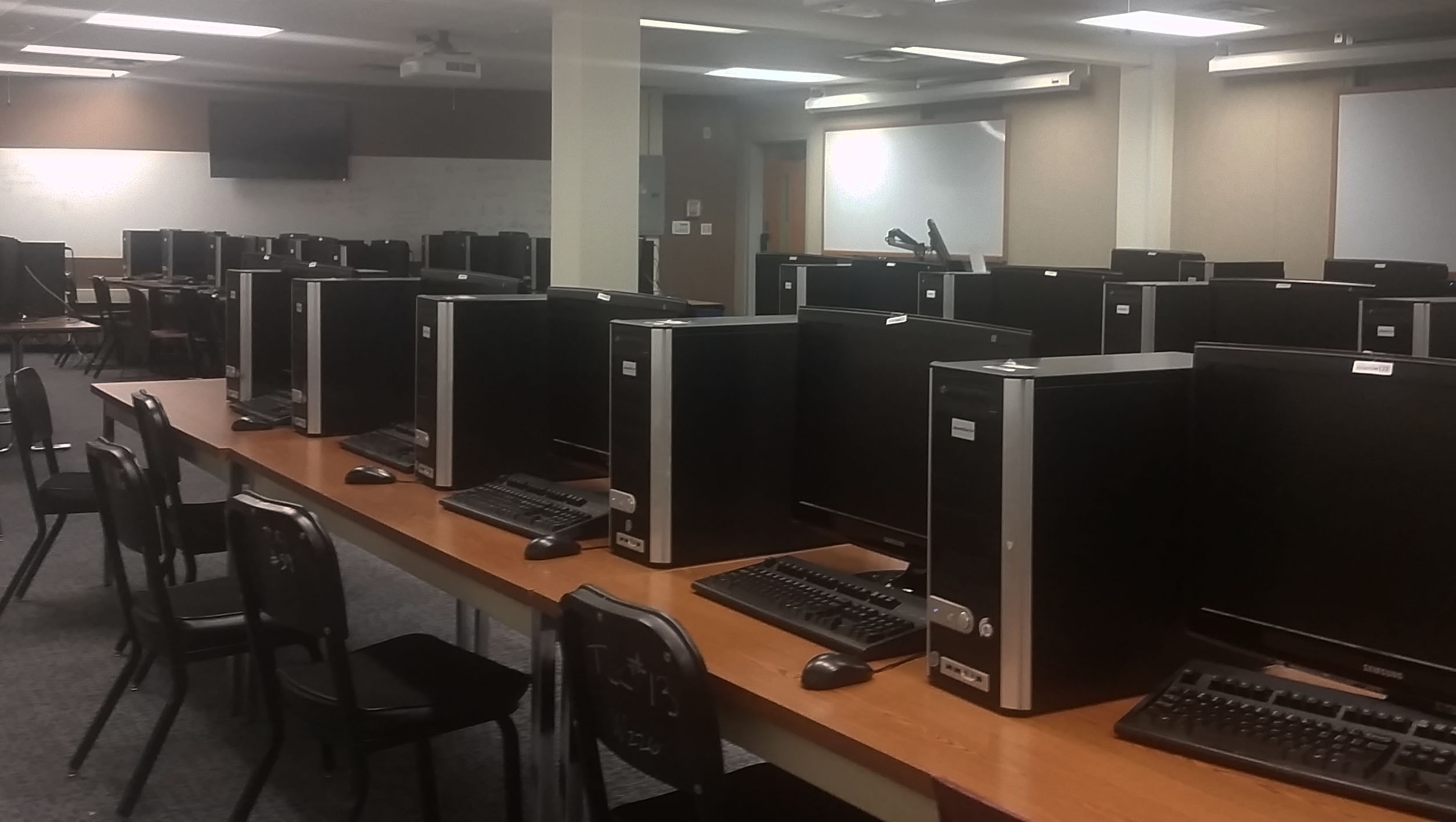 Picture of ITC's academic lab in Speare 23